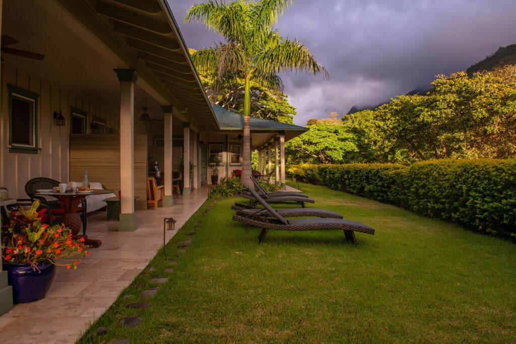 Palms room view of Iao Valley Inn from outside