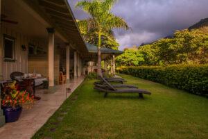 Palms room view of Iao Valley Inn from outside